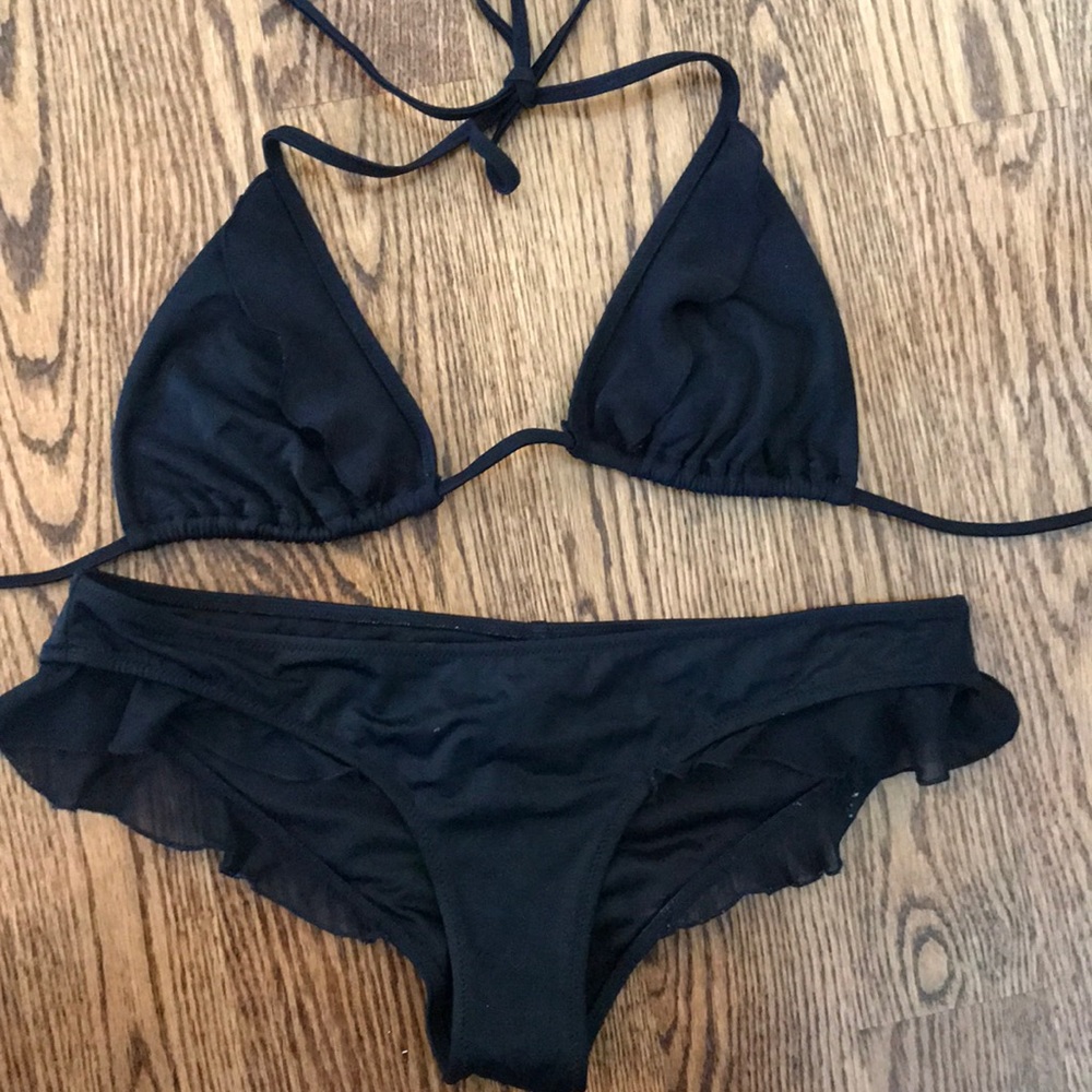 Black Ruffle VS Bikini